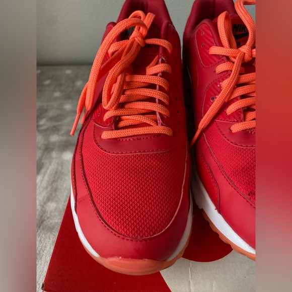 Women’s Air Max 90 Ultra Essential. - Picture 9 of 16